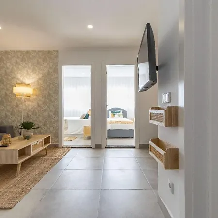 Апартаменти Stunning Modern In Oura Beach Албуфейра