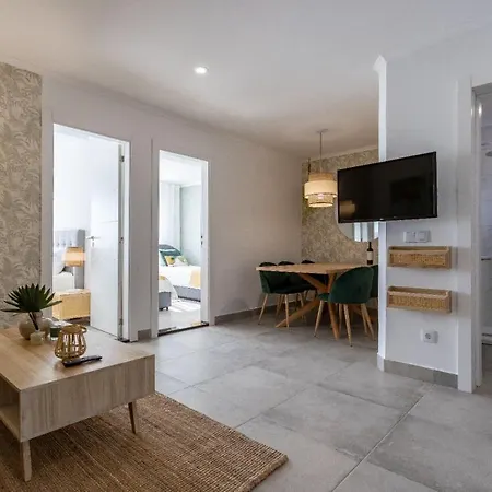 Апартаменти Stunning Modern In Oura Beach Албуфейра