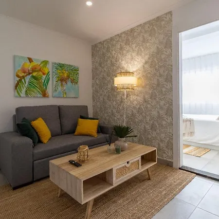 Stunning Modern In Oura Beach アパート *